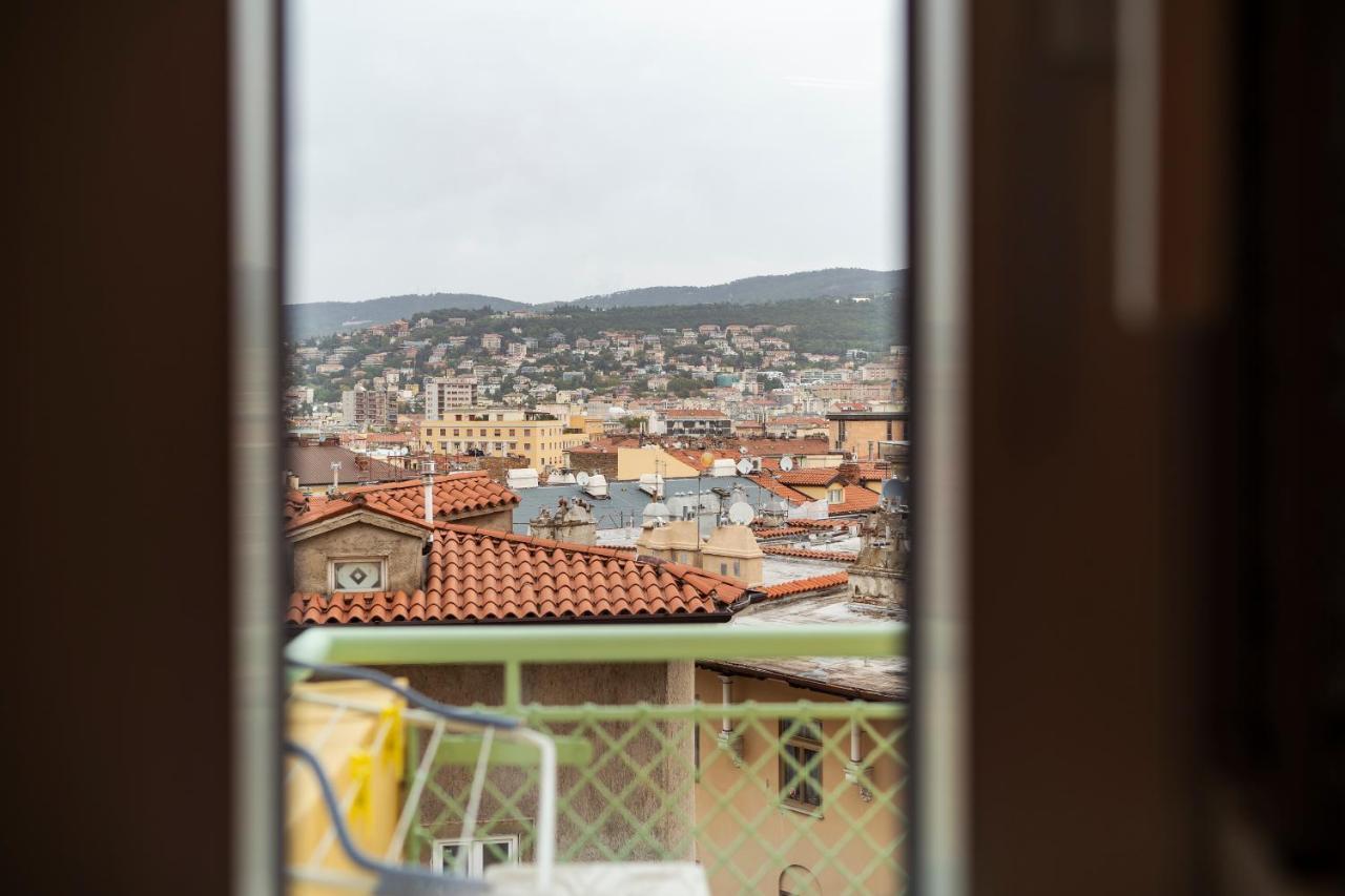 Ferienwohnung San Giusto Elegante Bilocale Con Balcone E Vista Triest Exterior foto